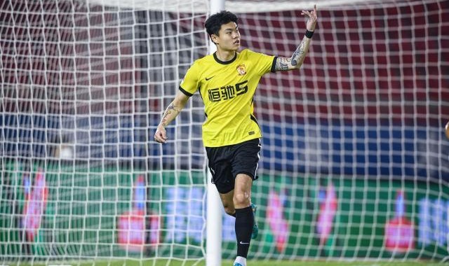 开云下载-【中超】杨立瑜破门2人染红 广州1比0双杀河北