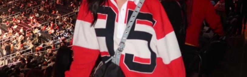 开云官网-老鹰美女球迷观战 颜值身材俱佳！主队豪取5连胜领先雄鹿5个胜场